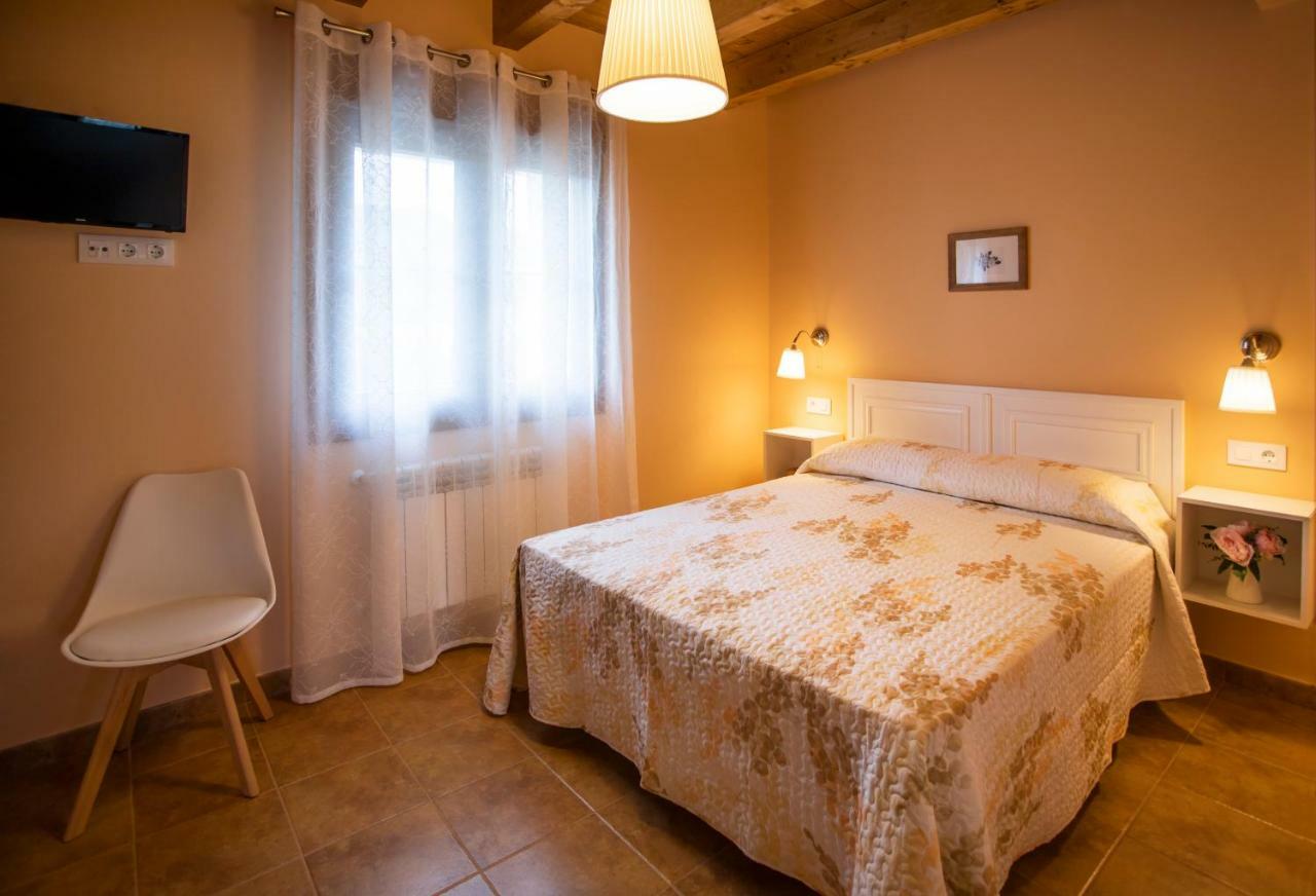 El Campo Mateo Apartamentos Onís Extérieur photo